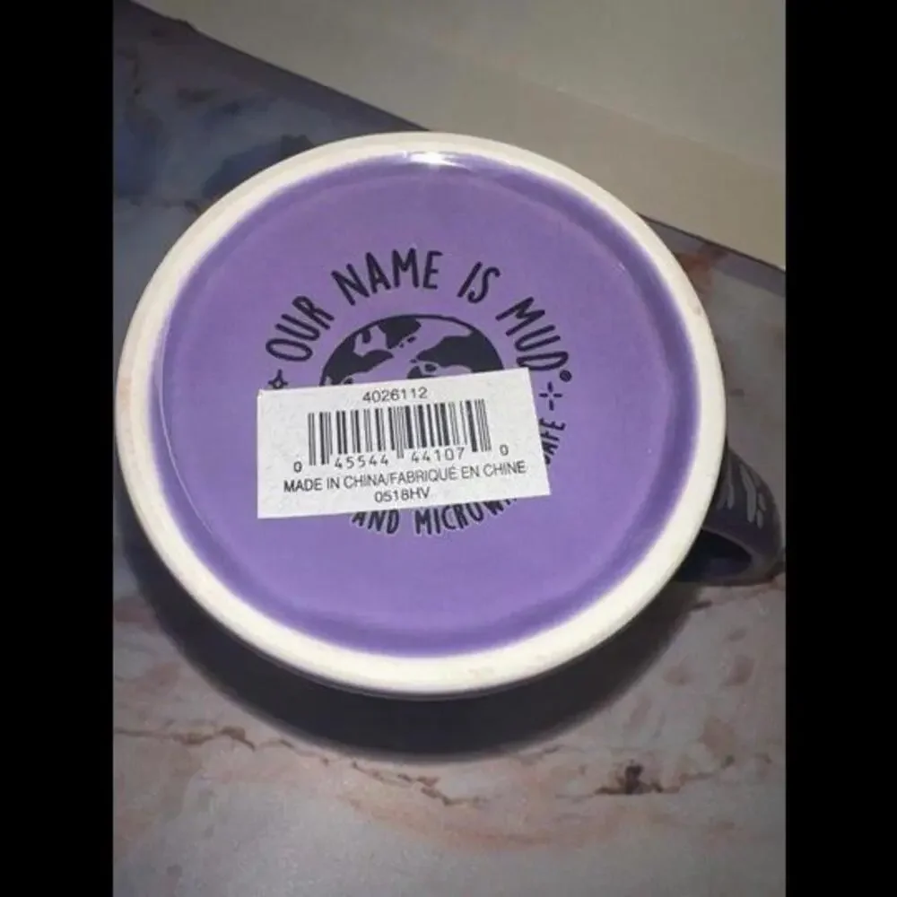 Paw-fect Brew: 'Dog Mom' 16 oz. Stoneware Mug - Celebrate Canine Love in Color!